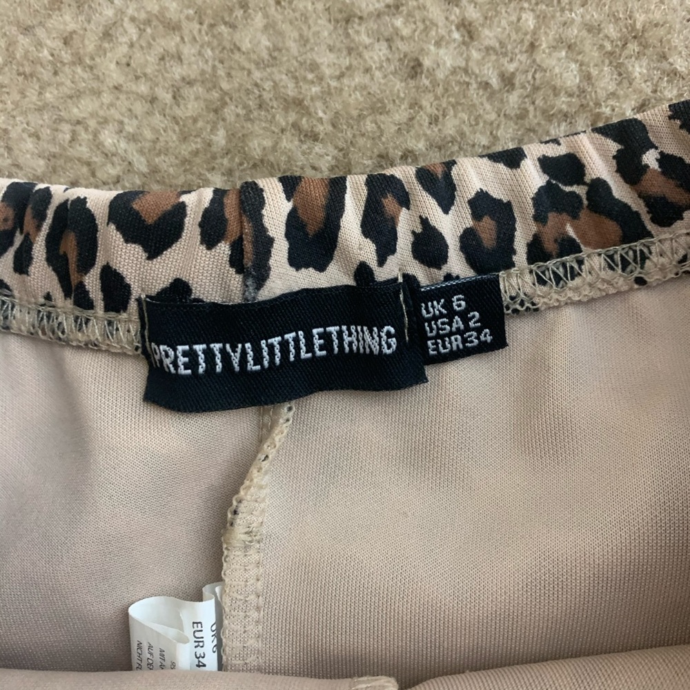 PrettyLittleThing leopard print high rise shorts - Picture 2 of 4